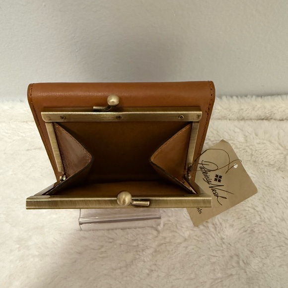 Patricia Nash Reiti Leather Bifold w/Lock Brown Leather Wallet NWT - Picture 5 of 8